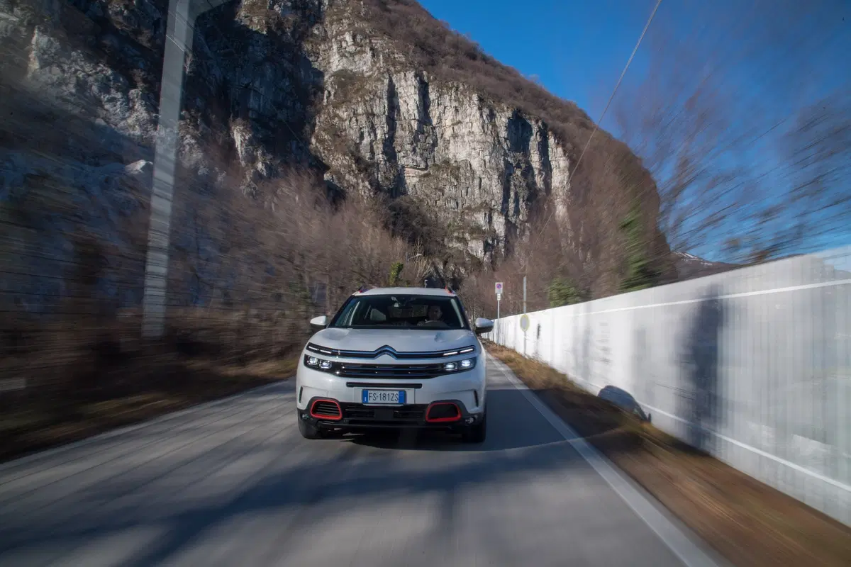Citroen C5 Aircross, Motori: con EAT8 e nuovo Puretech 180 benzina si è top, attendendo il Plug-in (12)