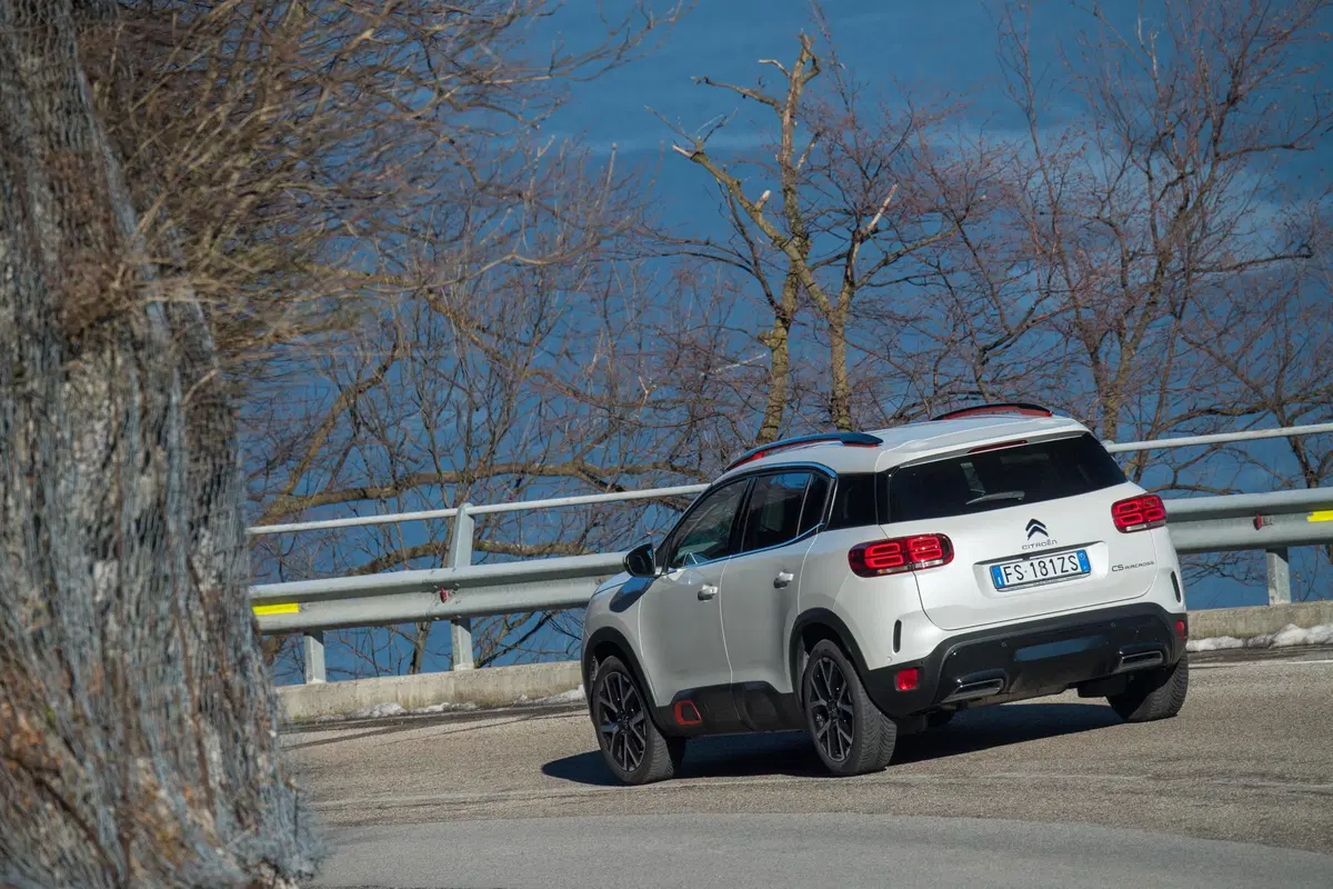Citroen C5 Aircross, Motori: con EAT8 e nuovo Puretech 180 benzina si è top, attendendo il Plug-in
