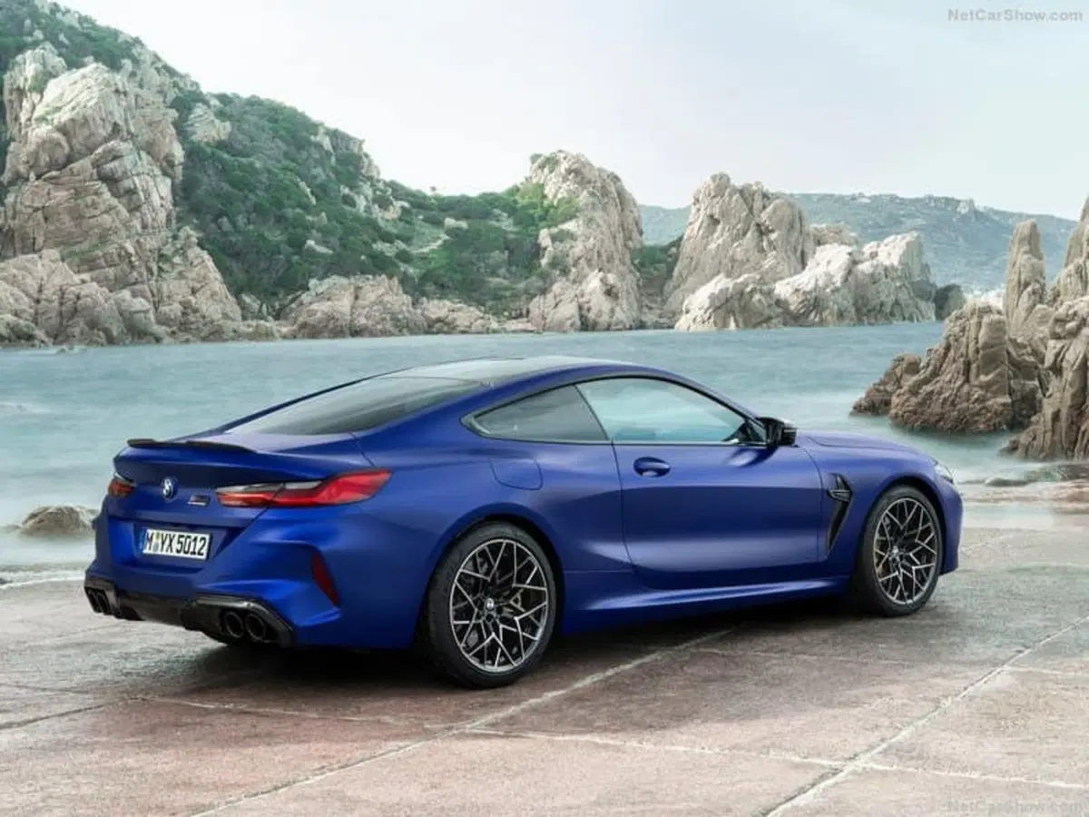 BMW M8 Competition, coupé e cabrio da 625 CV (5)