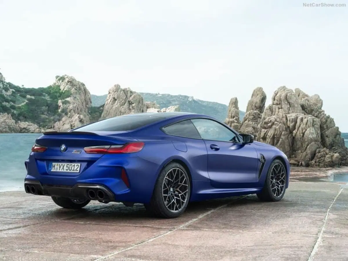BMW M8 Competition, coupé e cabrio da 625 CV (10)