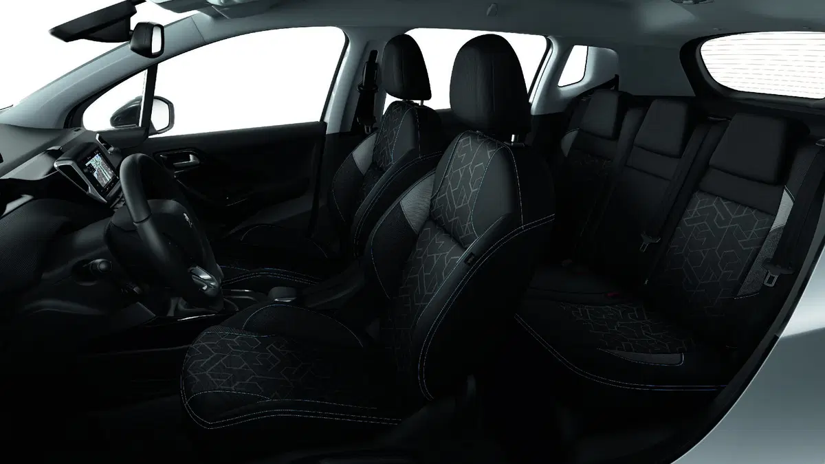 Peugeot 2008 Signature: serie speciale per il SUV francese (5)