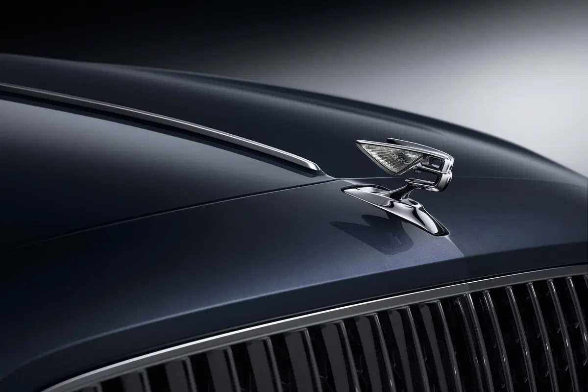 Bentley Flying Spur 2019: foto e dati della nuova limousine inglese (15)