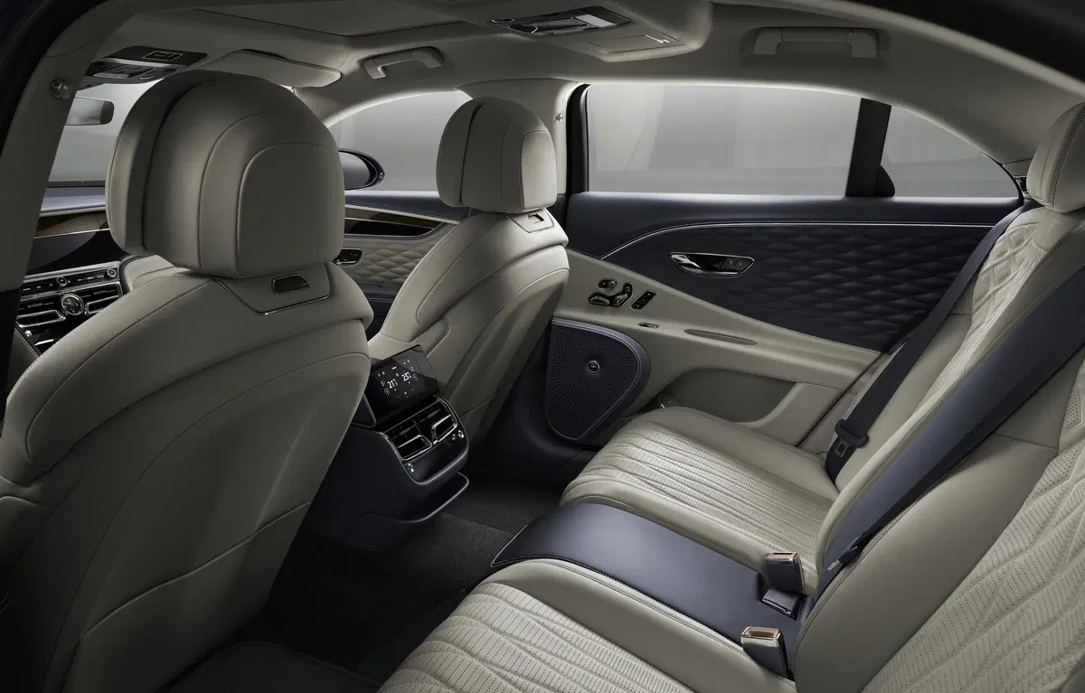Bentley Flying Spur 2019: foto e dati della nuova limousine inglese (8)