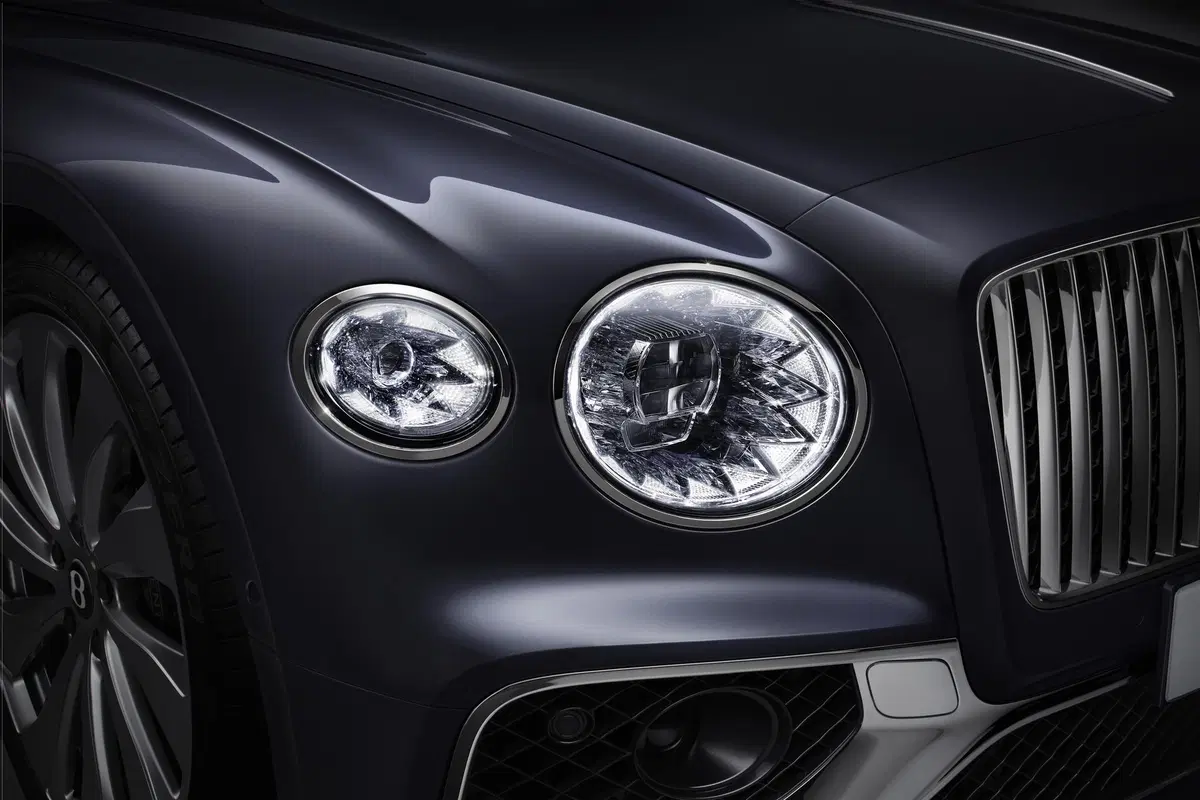 Bentley Flying Spur 2019: foto e dati della nuova limousine inglese (12)