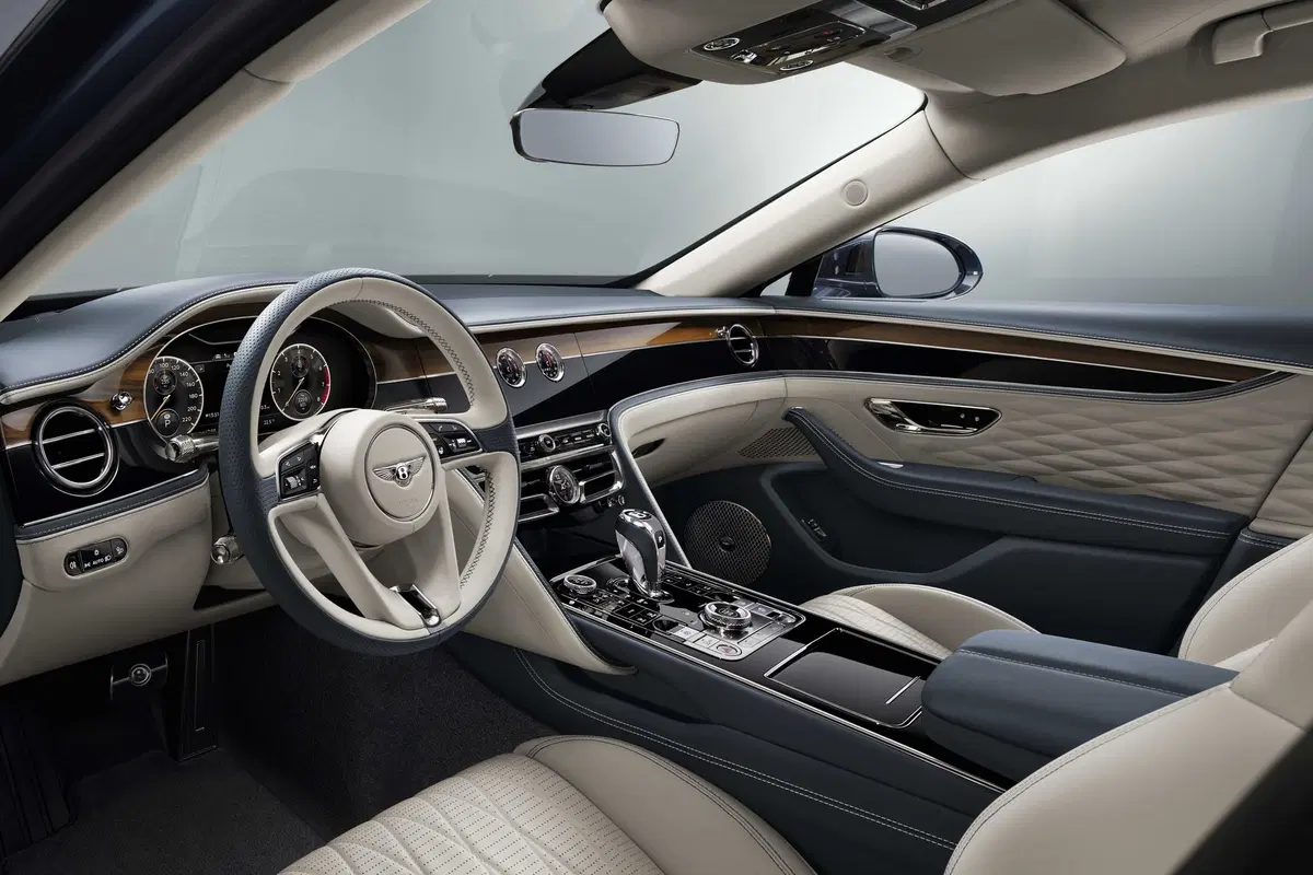 Bentley Flying Spur 2019: foto e dati della nuova limousine inglese (13)
