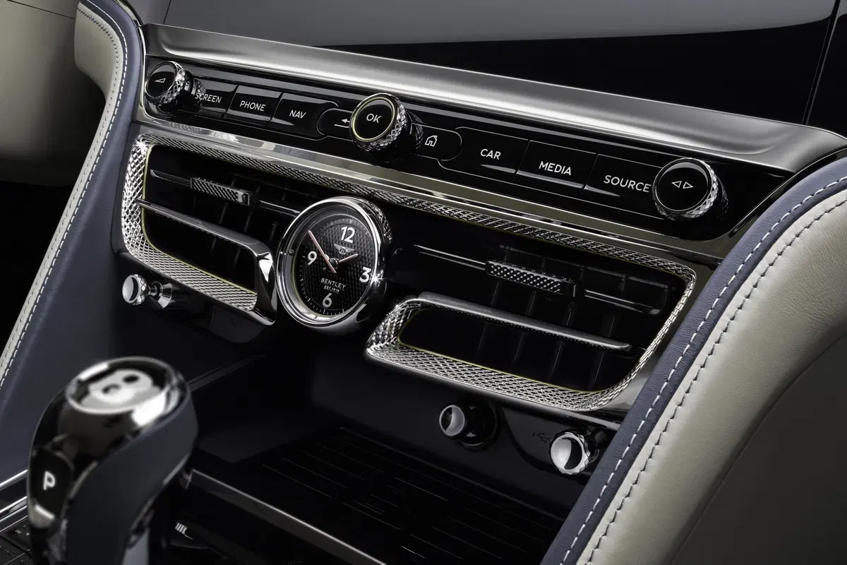 Bentley Flying Spur 2019: foto e dati della nuova limousine inglese (16)