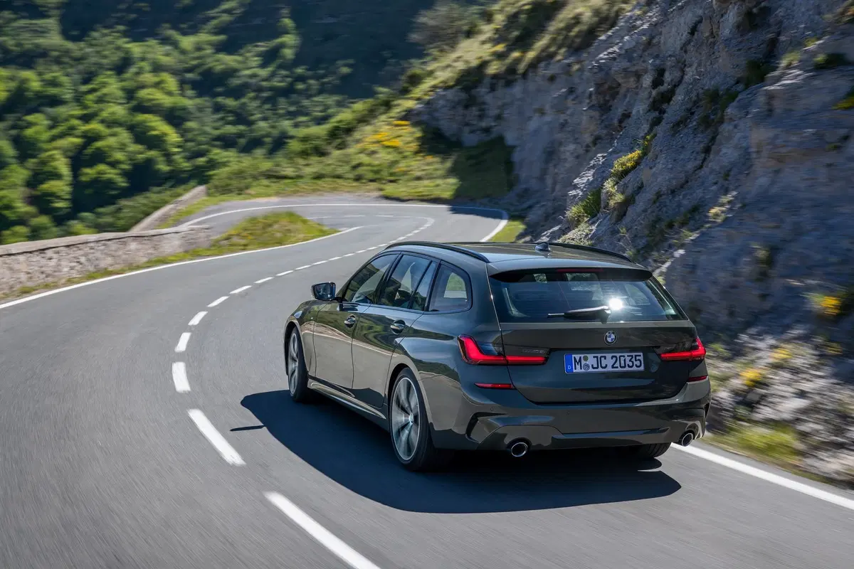 BMW Serie 3 Touring 2019: ecco finalmente la station wagon [Foto] (14)