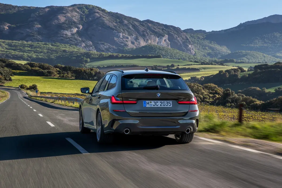 BMW Serie 3 Touring 2019: ecco finalmente la station wagon [Foto] (10)