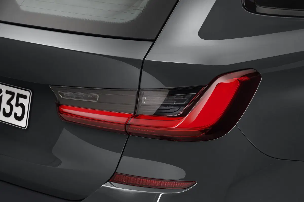 BMW Serie 3 Touring 2019: ecco finalmente la station wagon [Foto] (2)