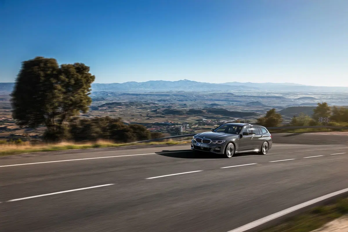 BMW Serie 3 Touring 2019: ecco finalmente la station wagon [Foto] (15)