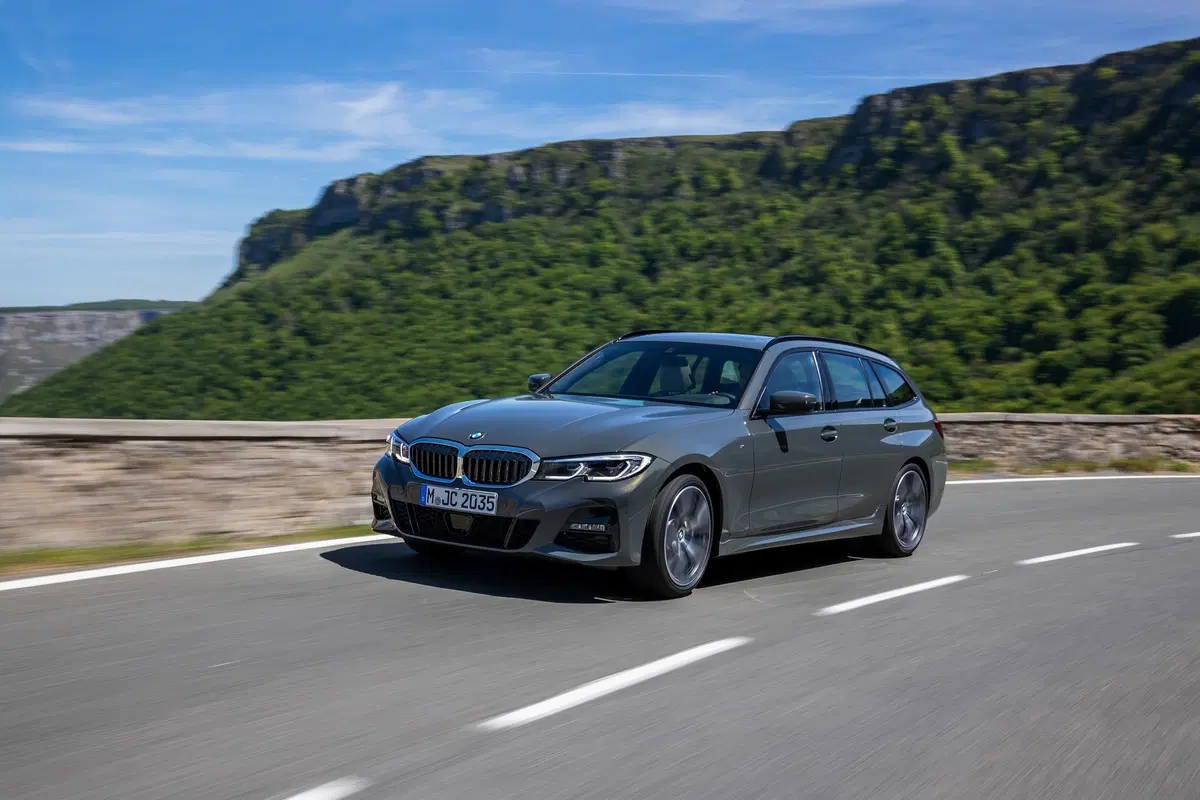 BMW Serie 3 Touring 2019: ecco finalmente la station wagon [Foto] (16)