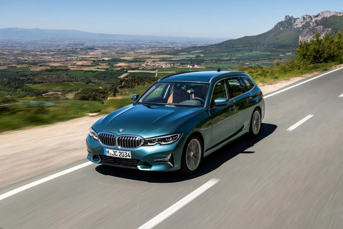 BMW Serie 3 Touring 2019: ecco finalmente la station wagon [Foto] (18)