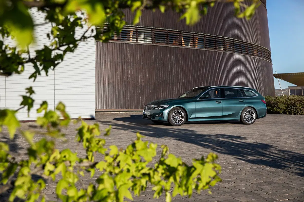 BMW Serie 3 Touring 2019: ecco finalmente la station wagon [Foto] (23)