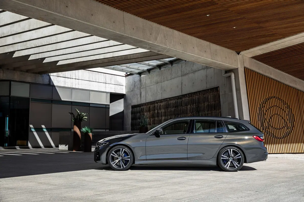 BMW Serie 3 Touring 2019: ecco finalmente la station wagon [Foto] (26)