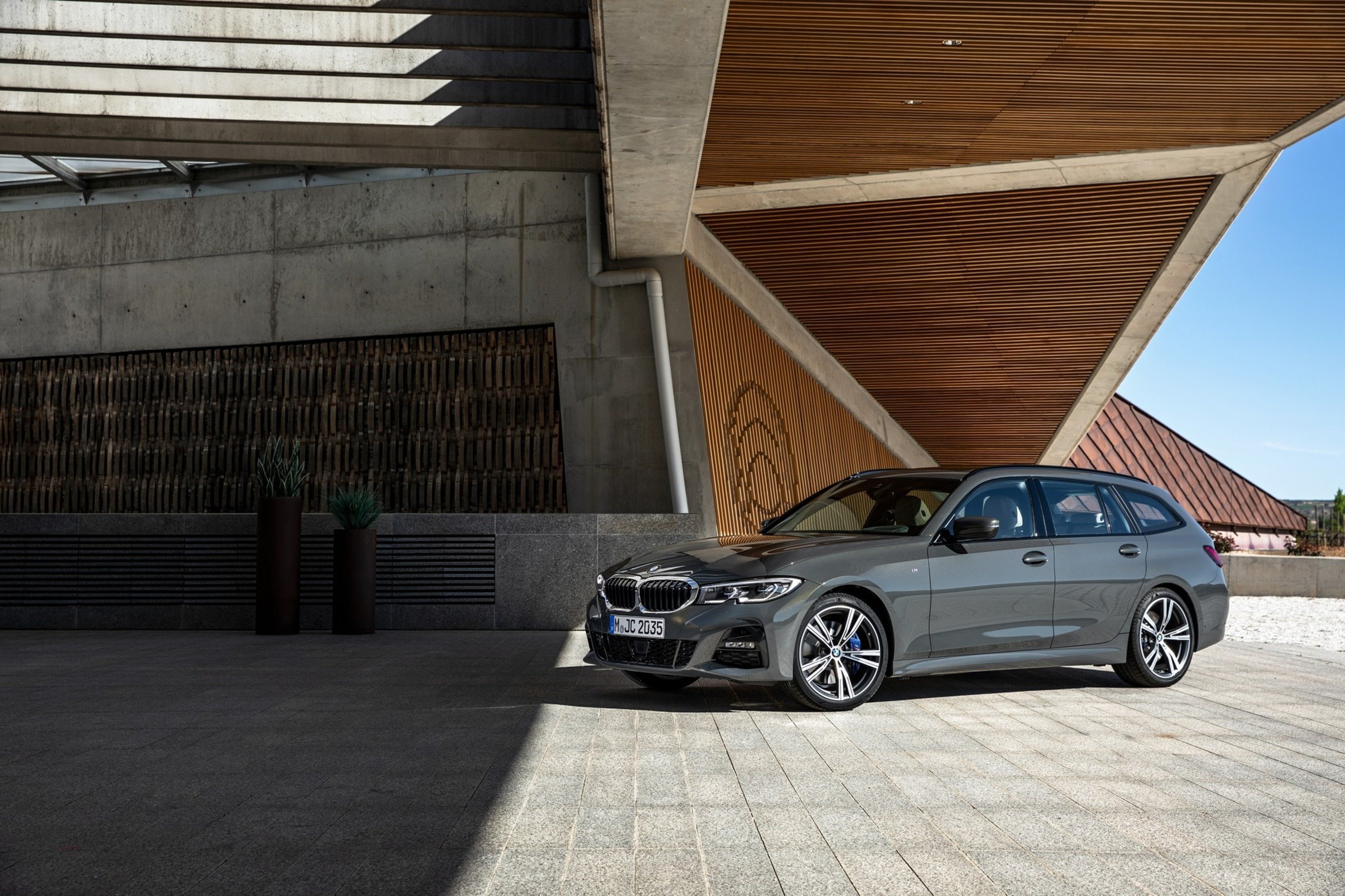 BMW Serie 3 Touring 2019: ecco finalmente la station wagon [Foto]