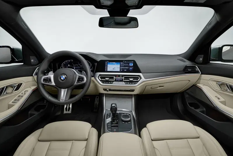 L'abitacolo della nuova BMW Serie 3 Touring