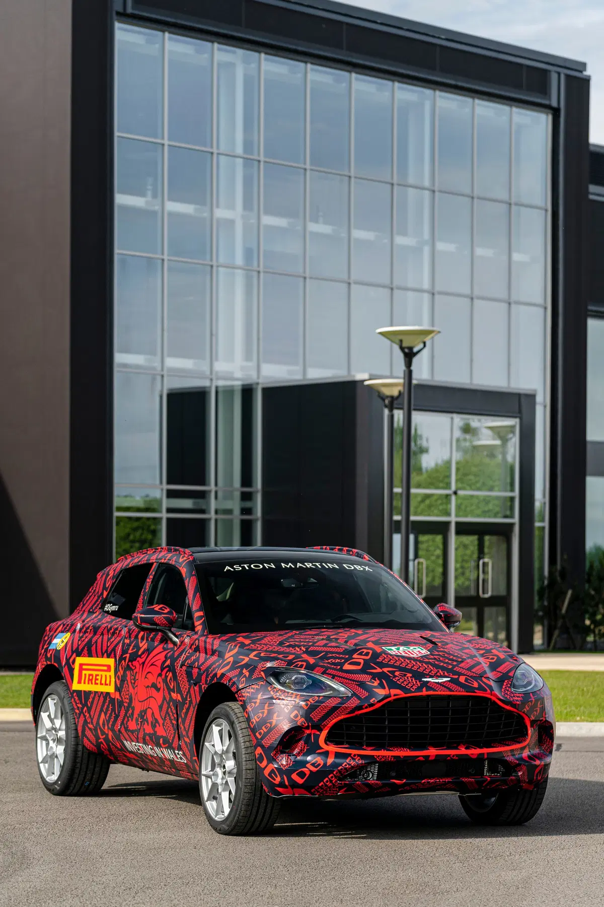 Aston Martin DBX: prodotti i primi esemplari (8)