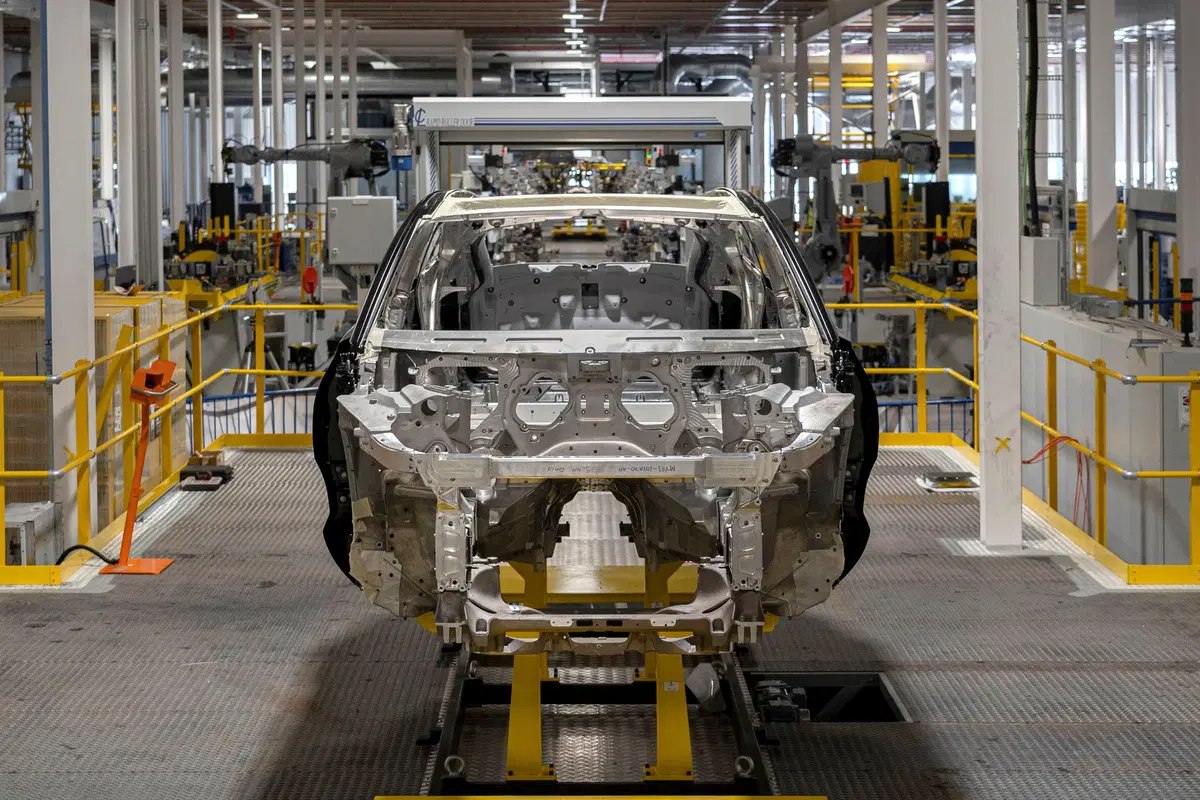 Aston Martin DBX: prodotti i primi esemplari (12)