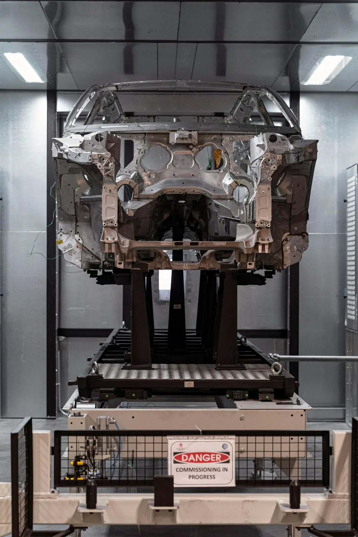 Aston Martin DBX: prodotti i primi esemplari (16)
