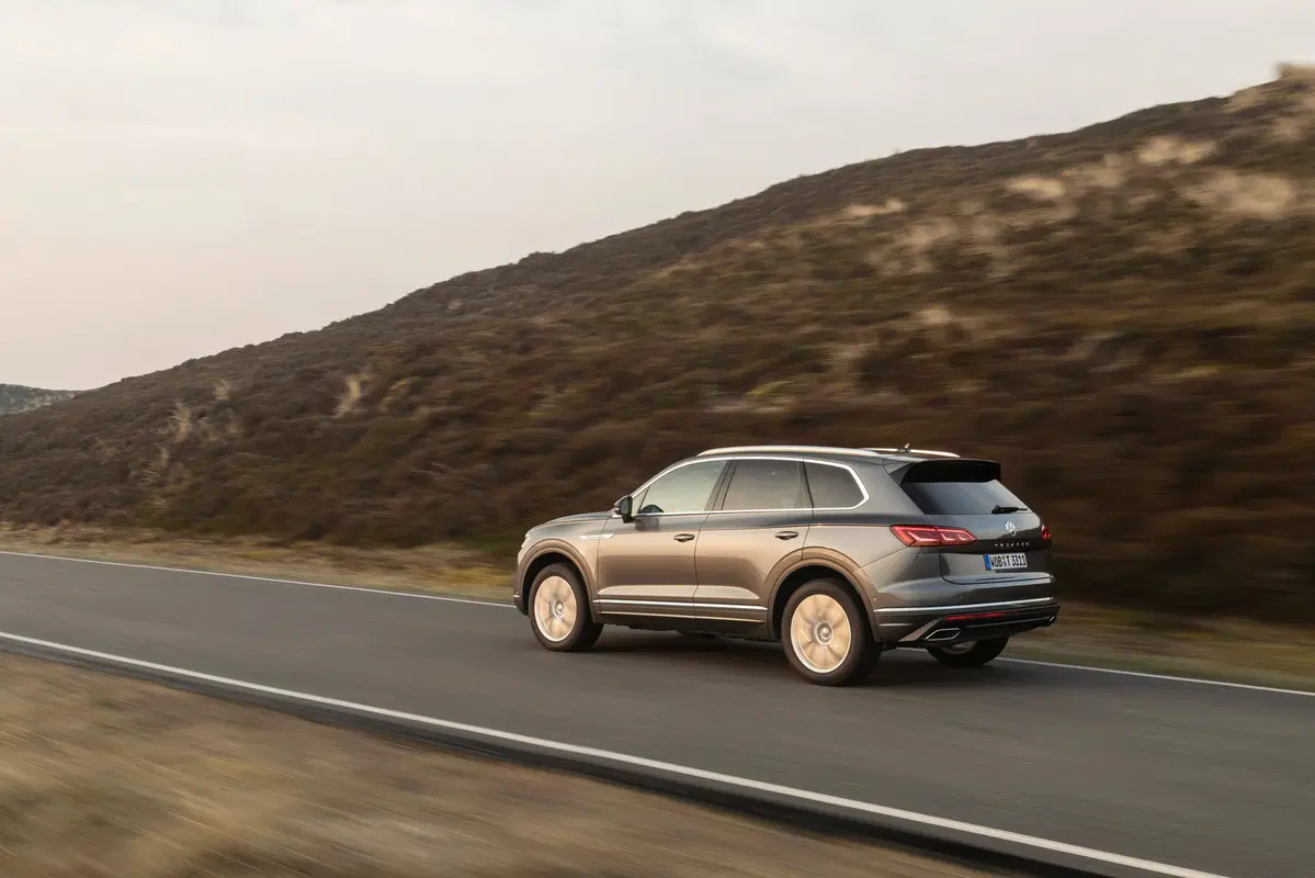 Volkswagen Touareg, il V8 TDI in Italia da 97.000 euro (4)