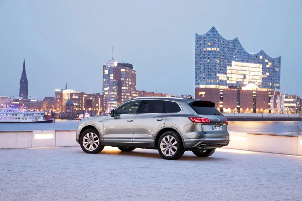 Volkswagen Touareg, il V8 TDI in Italia da 97.000 euro (8)
