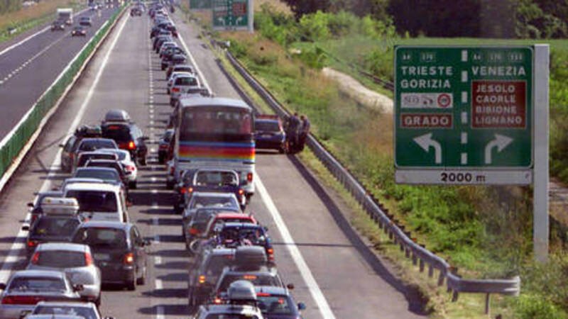 Autostrada A4, chiusura al traffico domenica 16 giugno: i tratti coinvolti