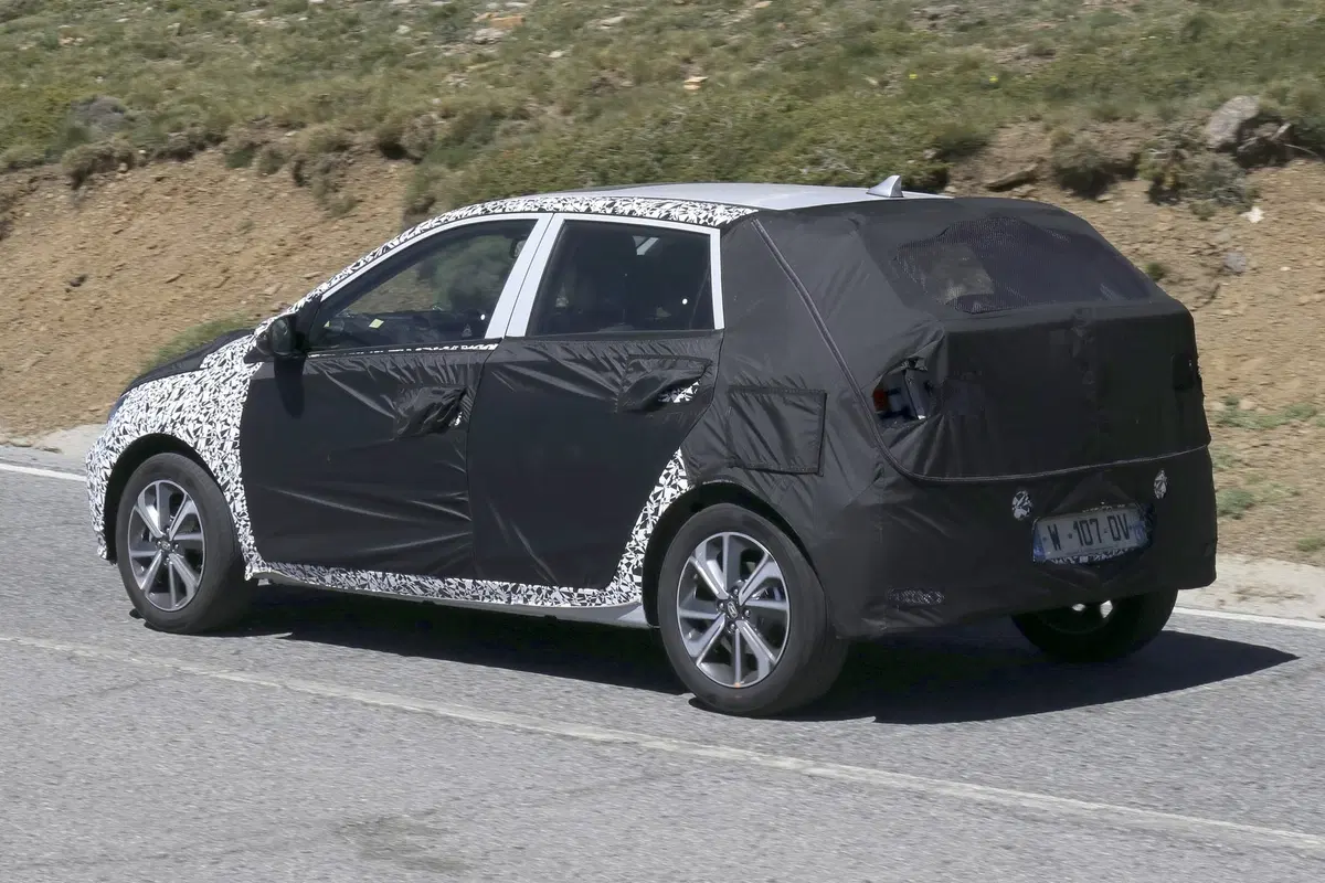 Hyundai i20: avvistata la nuova generazione [Foto spia] (5)
