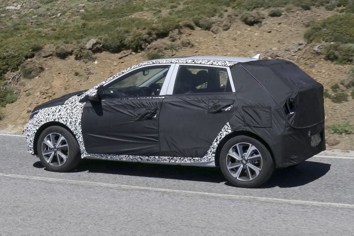 Hyundai i20: avvistata la nuova generazione [Foto spia] (7)