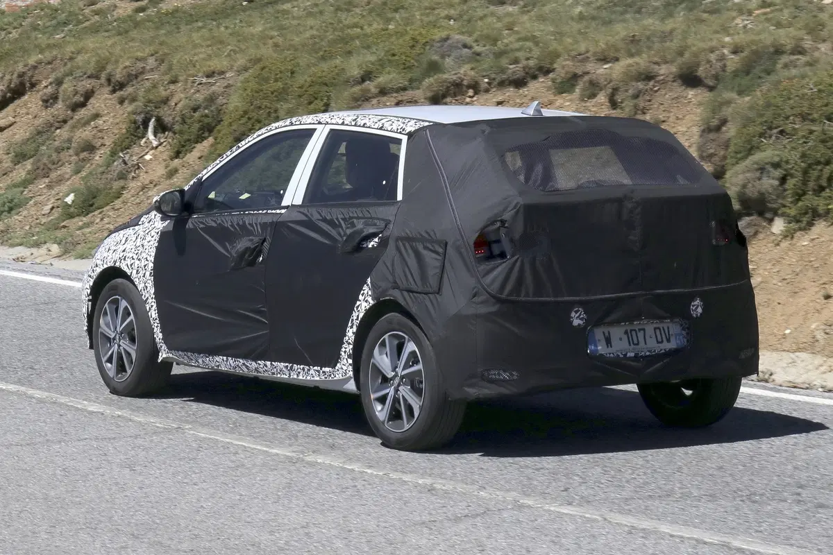 Hyundai i20: avvistata la nuova generazione [Foto spia] (10)