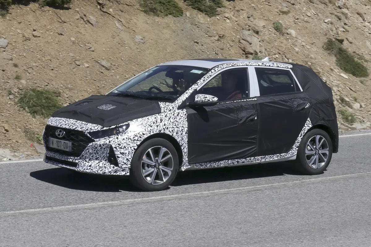 Hyundai i20: avvistata la nuova generazione [Foto spia] (8)