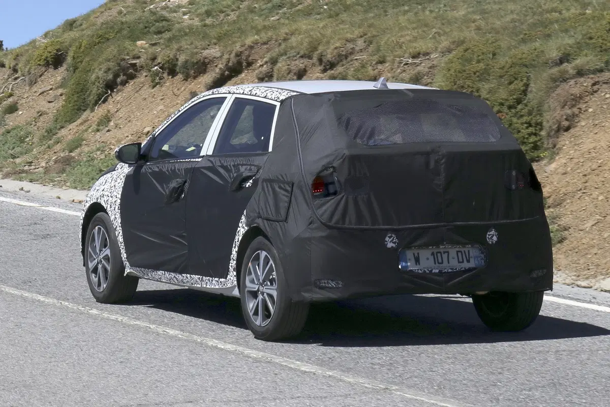 Hyundai i20: avvistata la nuova generazione [Foto spia] (3)