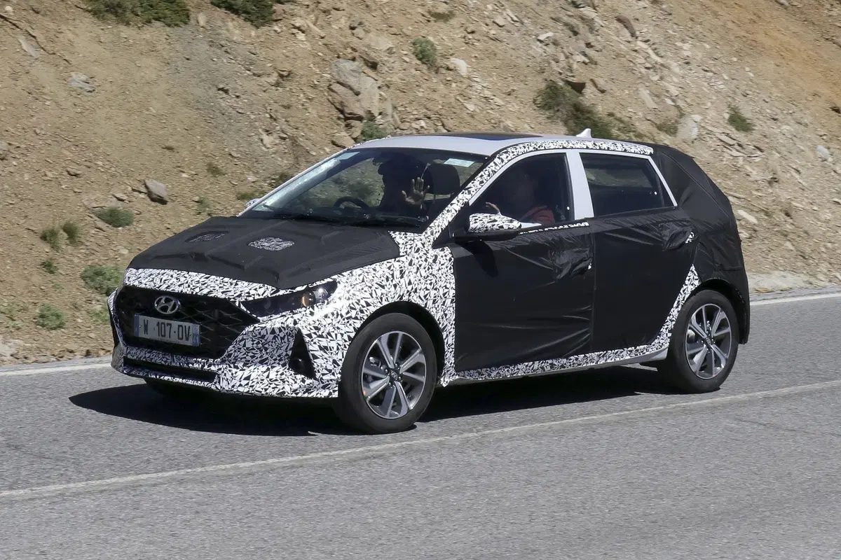 Hyundai i20: avvistata la nuova generazione [Foto spia] (4)