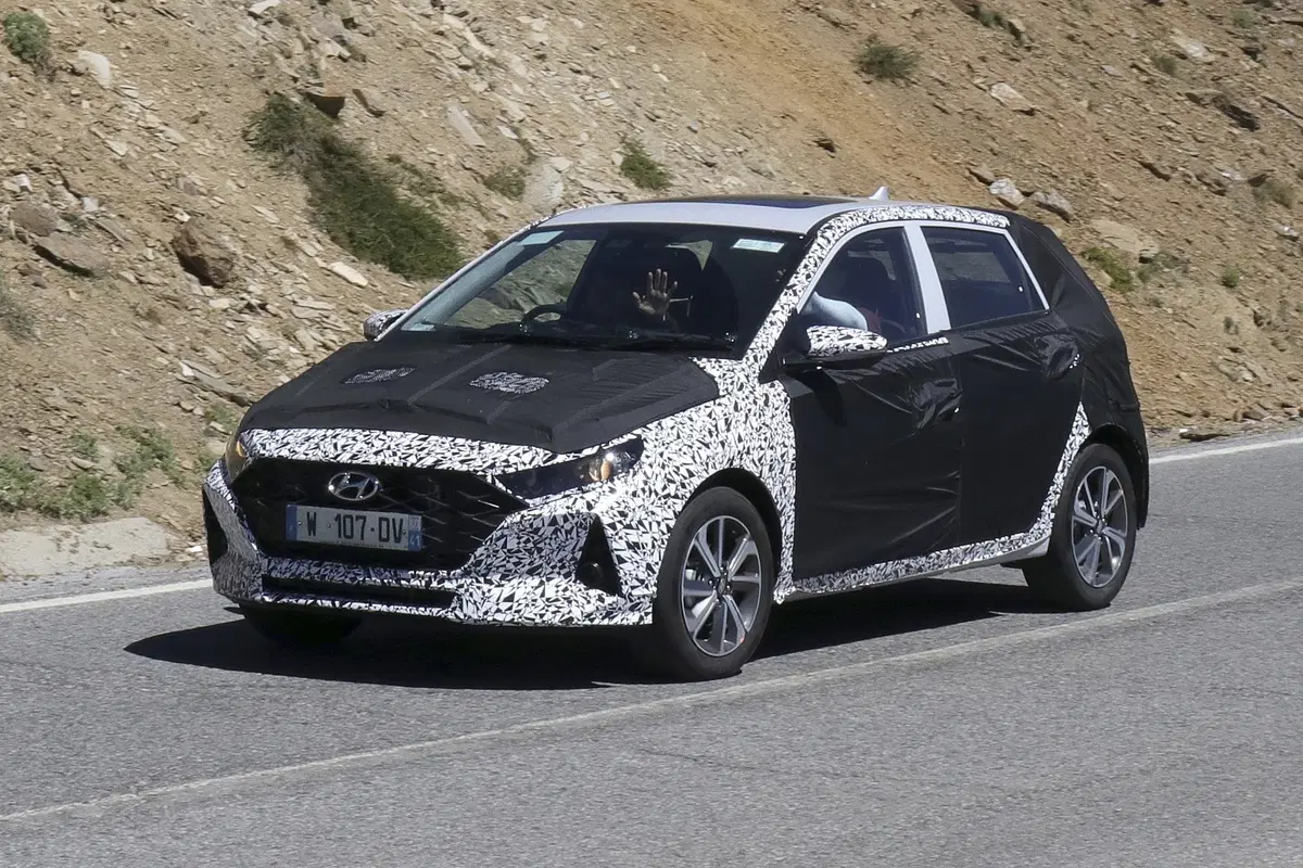 Hyundai i20: avvistata la nuova generazione [Foto spia] (11)