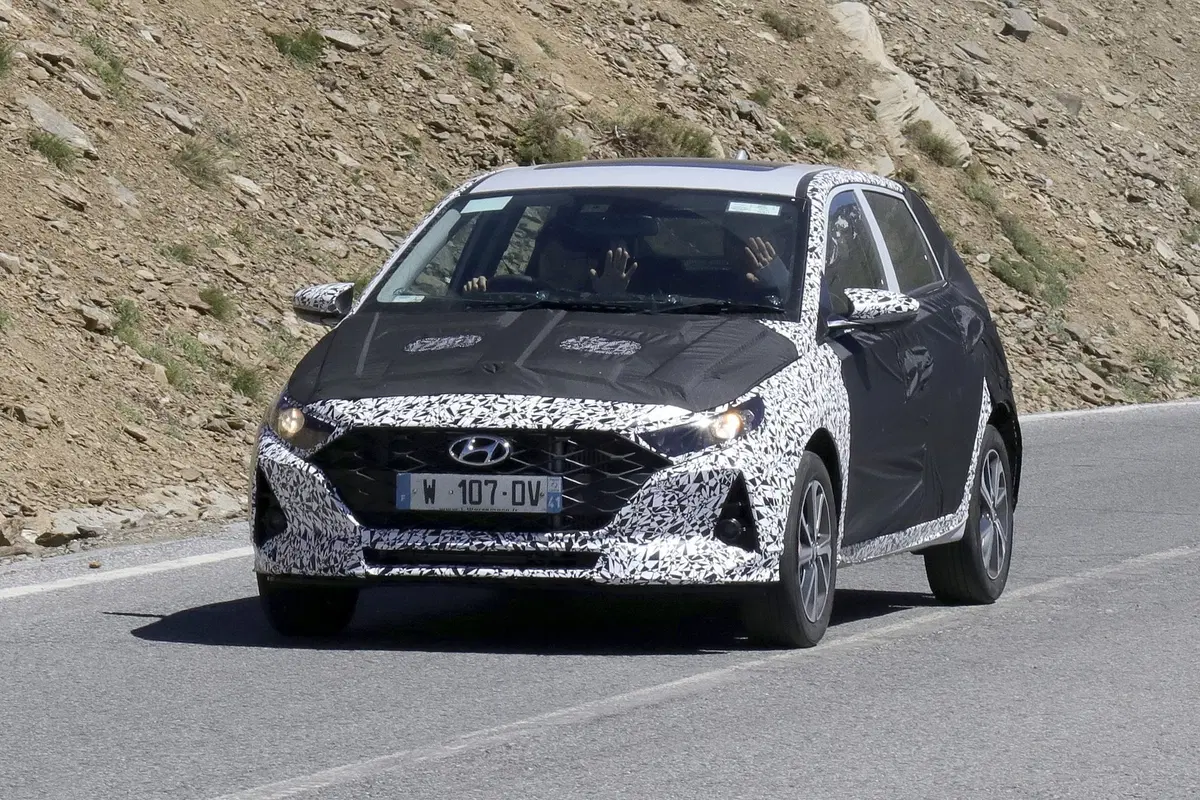 Hyundai i20: avvistata la nuova generazione [Foto spia] (6)