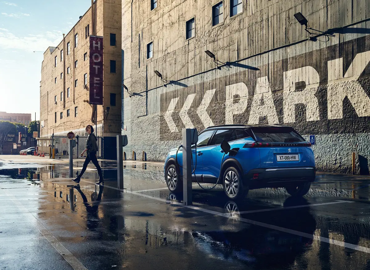 Peugeot 2008, look da SUV per la nuova generazione (2)