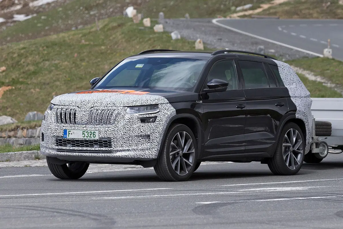 Skoda Kodiaq restyling, le foto spia (7)