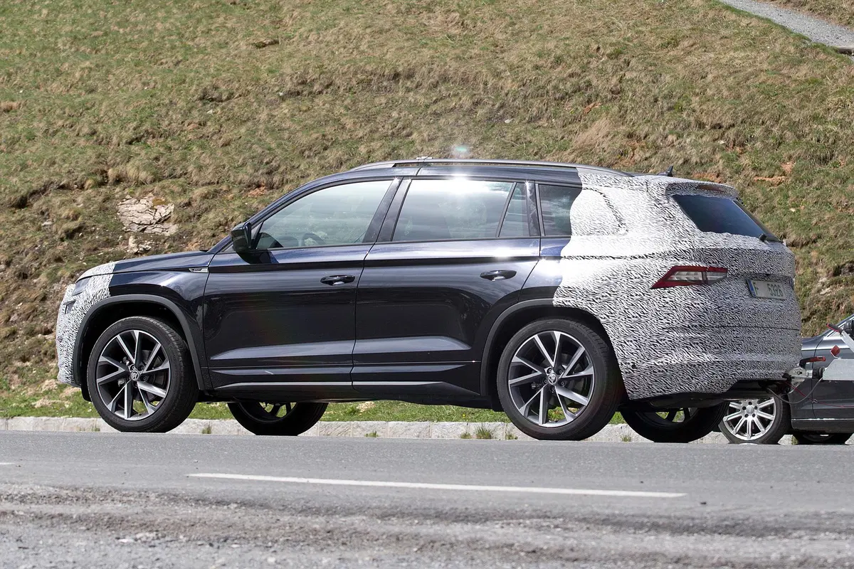 Skoda Kodiaq restyling, le foto spia (9)