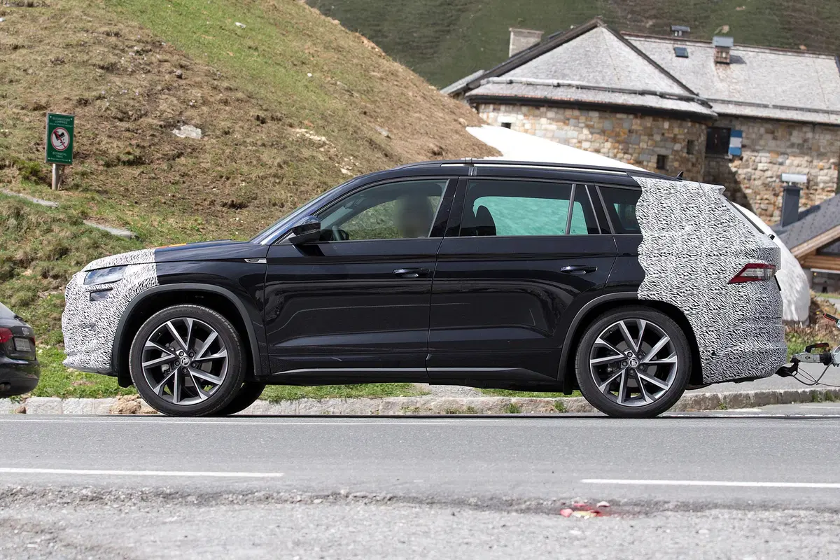 Skoda Kodiaq restyling, le foto spia (10)