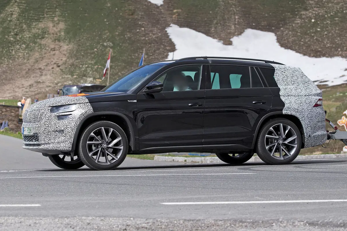 Skoda Kodiaq restyling, le foto spia (11)