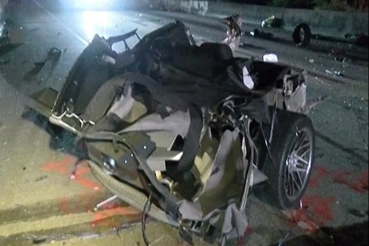 Tremendo incidente mortale nella contea di Montgomery, Texas: Ford Mustang si spezza in due parti [video] (3)
