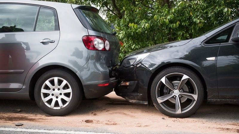 Auto in sosta danneggiata e senza rimborso: la regola per qualcuno resta sempre &ldquo;tocca e fuggi&rdquo;