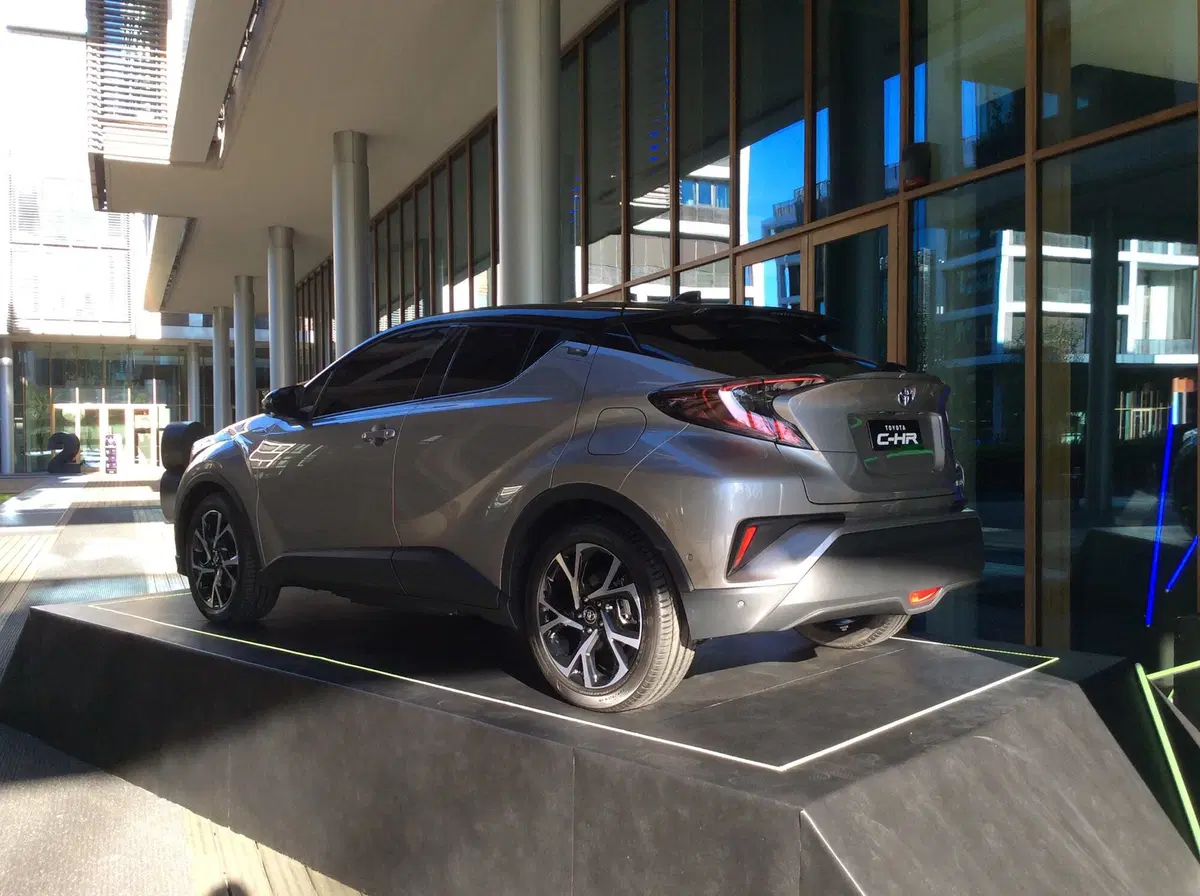 Toyota C-HR: eccola al Fuorisalone di Milano 2016 (3)