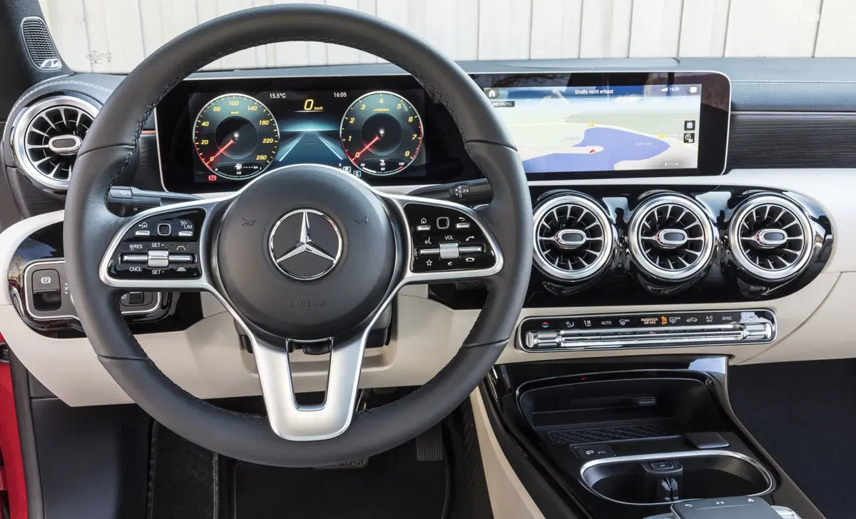 Mercedes-Benz CLA 220 Automatic 4Matic Business (38)