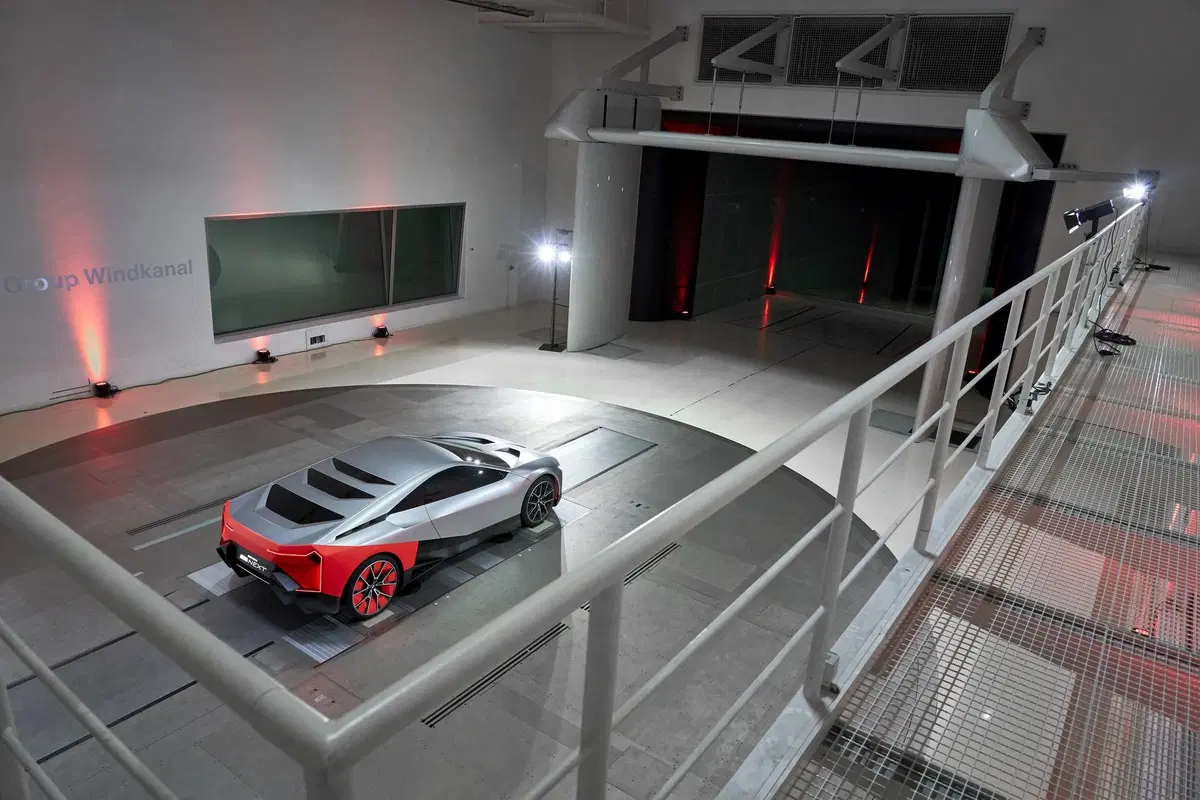 BMW Vision M NEXT: prototipo sportivo ibrido plug-in (12)