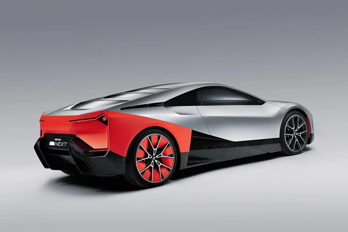 BMW Vision M NEXT: prototipo sportivo ibrido plug-in