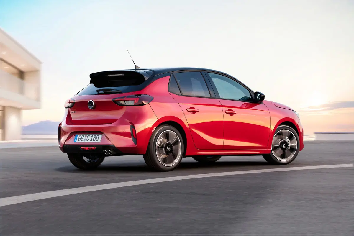 Opel Corsa, fino a 130 CV per l'endotermica (3)