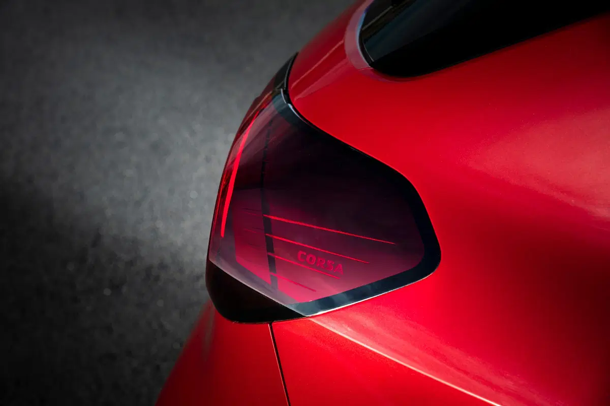 Opel Corsa, fino a 130 CV per l'endotermica (4)