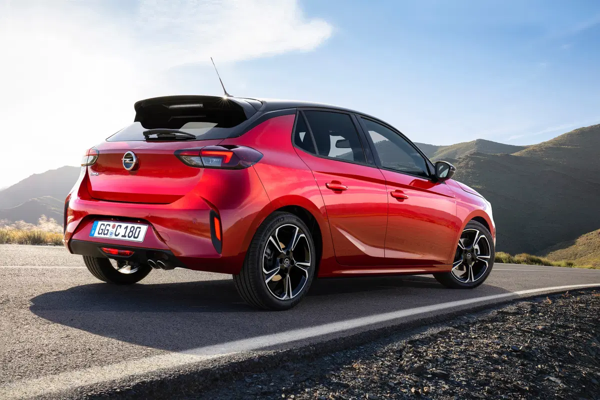 Opel Corsa, fino a 130 CV per l'endotermica (7)