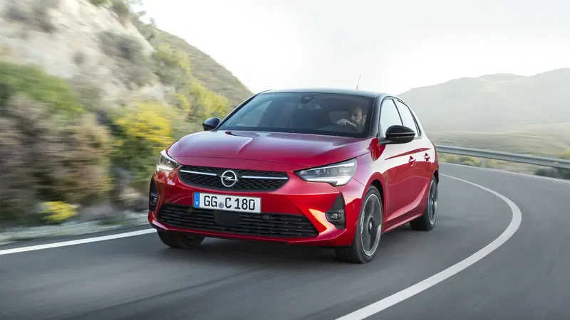 Opel Corsa, fino a 130 CV per l'endotermica