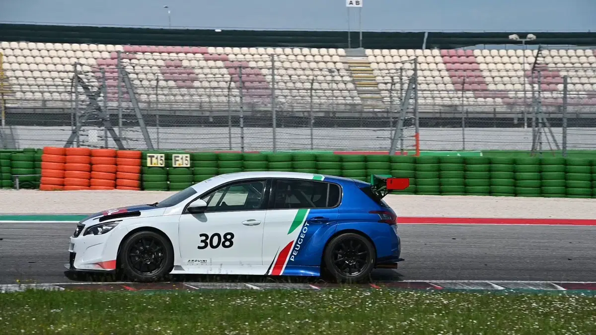 Peugeot 308 TCR, debutto a Adria (4)